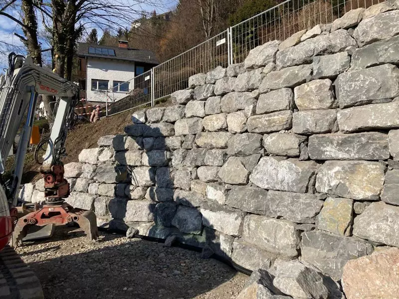 Natursteinmauern, Steinschlichtungen, Stabilisierung von Hängen und Böschungen, Schmid Erdbau Leiblachtal