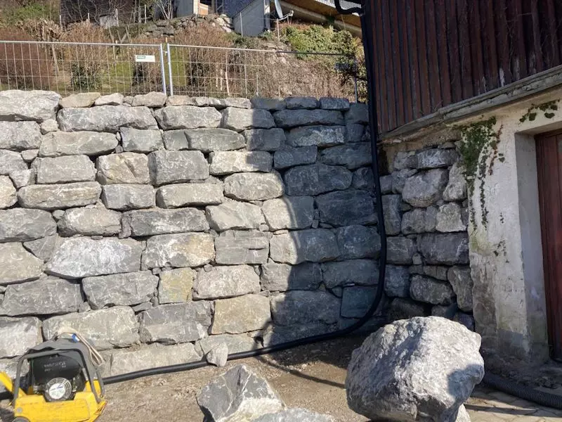 Natursteinmauern, Steinschlichtungen, Stabilisierung von Hängen und Böschungen, Schmid Erdbau Leiblachtal
