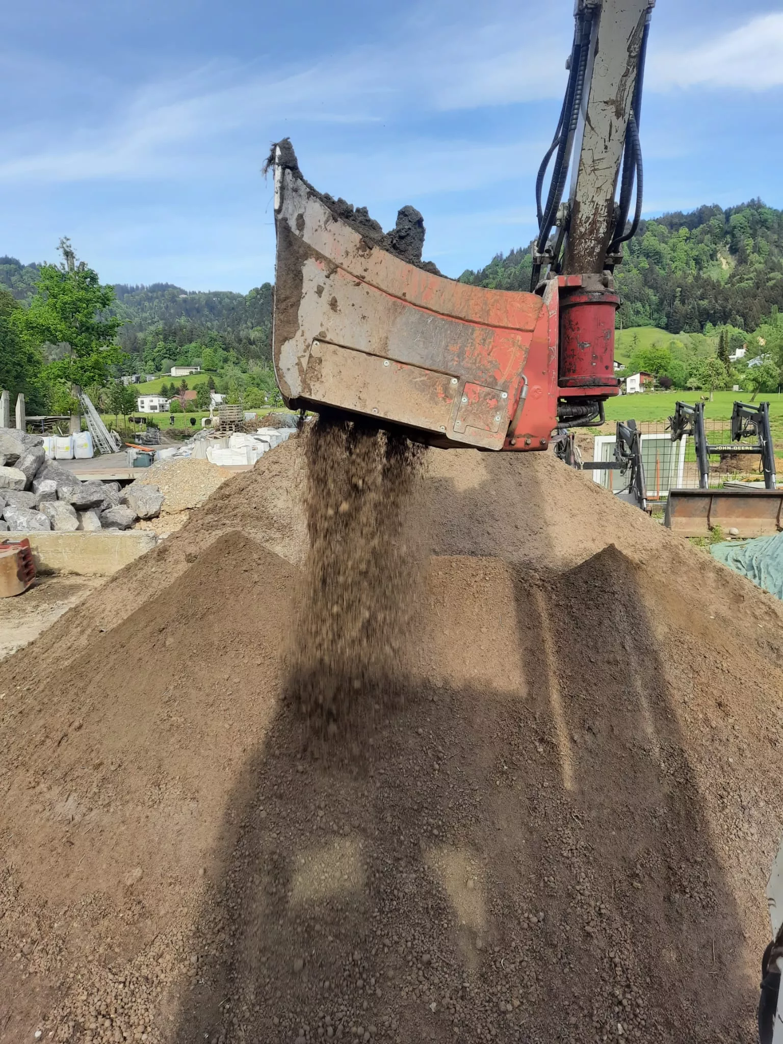Humusierung und Aufbereitung von Humuserde, Erdbau Schmid Leiblachtal, Vorarlberg