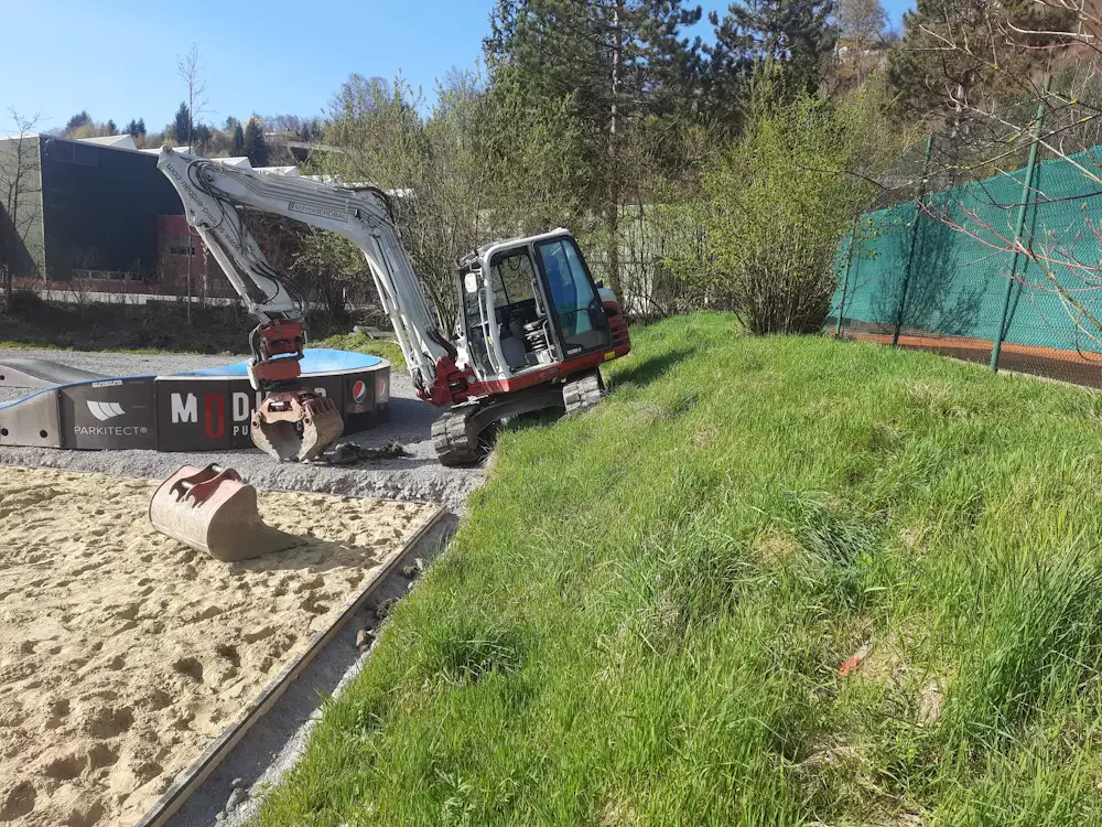 Volleyballplatz, Modellierung, Ausebnen, Baggerarbeiten, Sportanlage, Schmid Mike, Erdbau Leiblachtal