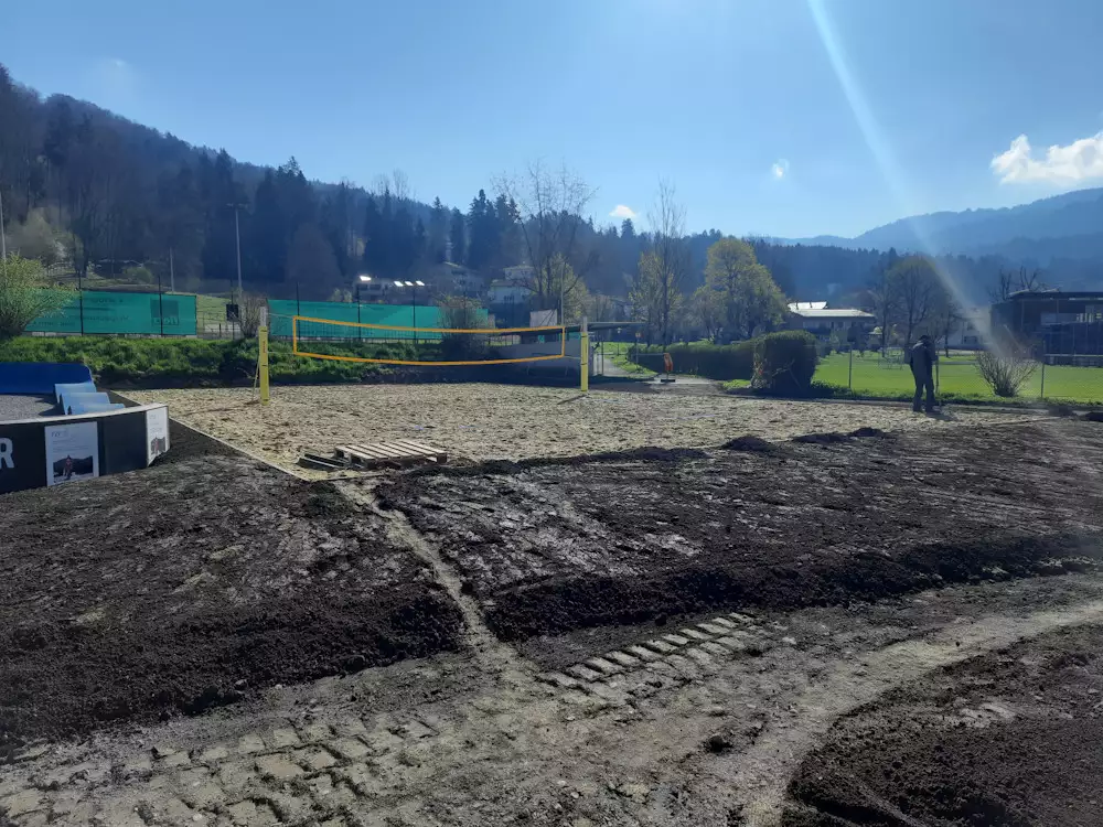 Volleyballplatz, Modellierung, Ausebnen, Baggerarbeiten, Sportanlage, Schmid Mike, Erdbau Leiblachtal