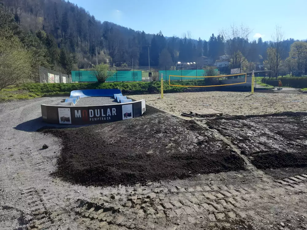 Volleyballplatz, Modellierung, Ausebnen, Baggerarbeiten, Sportanlage, Schmid Mike, Erdbau Leiblachtal